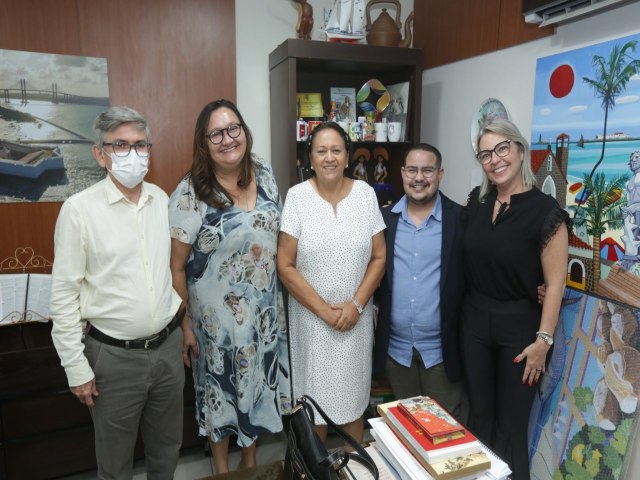 Governadora Ftima Bezerra se rene com diretores do Hospital da Mulher