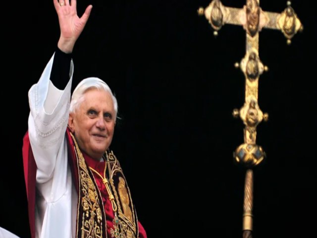 Luto Papa emrito Bento XVI morre aos 95 anos