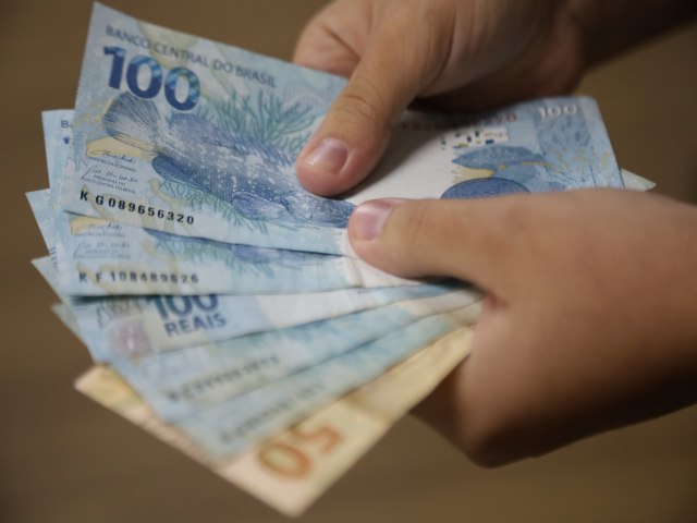 Governo quita 13para faixa salarial entre R$ 7 mil e 8 mil