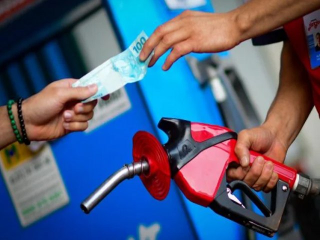 Economia Preo mdio da gasolina registra queda e vai a R$ 5,04 no pas, diz ANP
