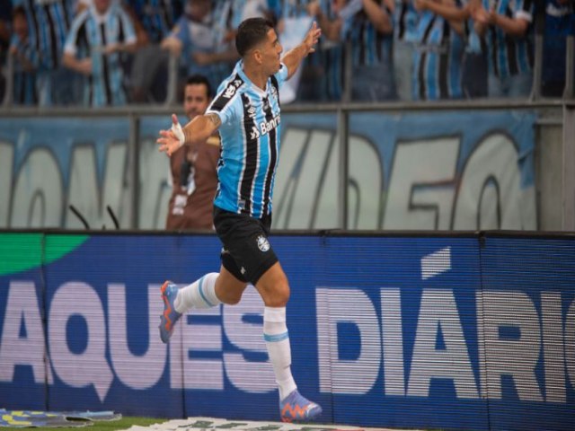 RECOPA GACHA: Luis Surez faz hat-trick em estreia e Grmio comea 2023 com ttulo