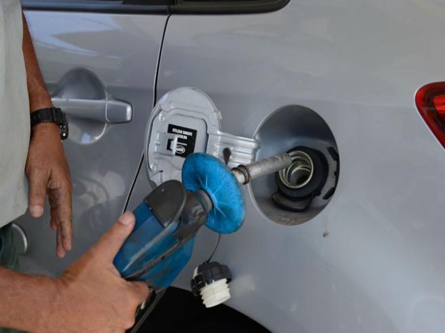 Petrobras anuncia aumenta do preo de venda de gasolina a partir desta quarta-feira