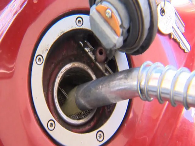 Economia Preo da gasolina volta a cair, e diesel recua 1,09% nos postos, diz ANP