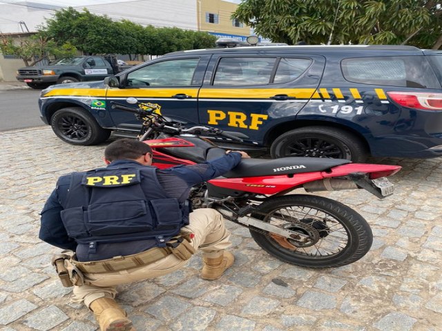 PRF recupera em Jandus, veiculo roubado h dez anos no Amazonas e mais duas motos roubadas no Rio Grande do Norte