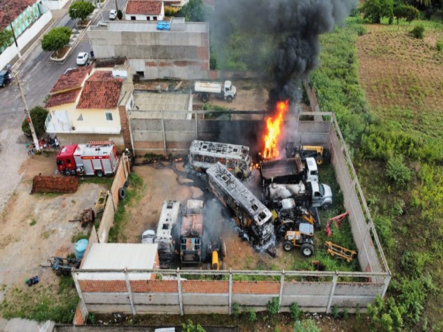 CRIMINOSO: PREFEITURA DE CORONEL EZEQUIEL TEM PREJUZO MILIONRIO COM VRIOS VECULOS INCENDIADOS