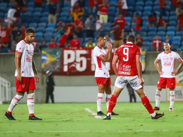 Esporte Amrica-RN sai atrs, mas empata com Potiguar e se aproxima da final