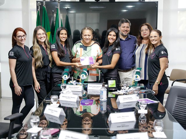 Governadora recebe visita de campes da Associao de Ginstica de Natal