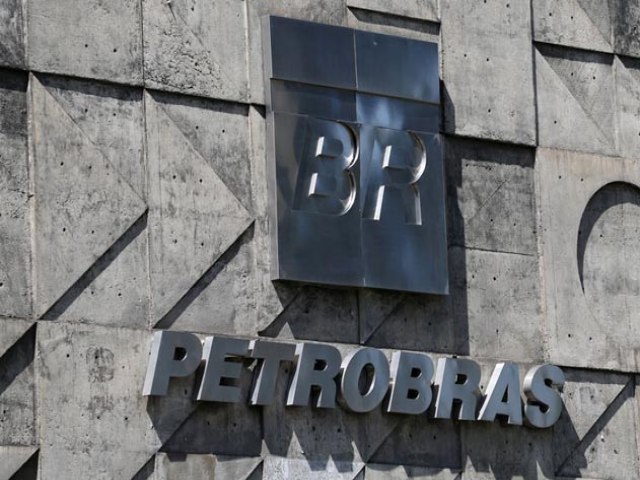 Petrobras anuncia reduo do preo da gasolina em R$ 0,13 para distribuidoras