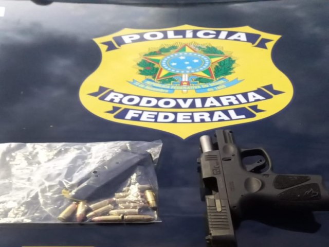 POLCIA RODOVIRIA FEDERAL PRENDE HOMEM POR POSSE ILEGAL DE ARMA DE FOGO. NA ABORDAGEM FOI ENCONTRADA UMA PT 9MM