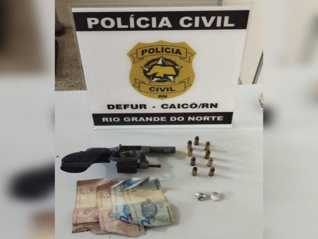 POLCIA CIVIL APREENDE ARMA NO JOO XXIII E CONDUZ SUSPEITO  DELEGACIA EM CAIC