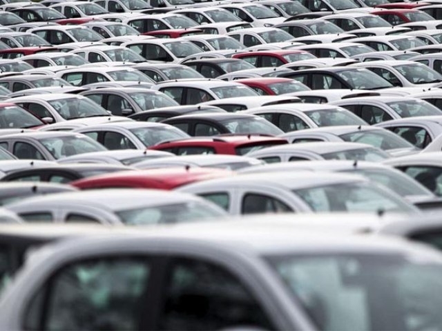 Governo destinar mais R$ 300 milhes em incentivos para carro popular