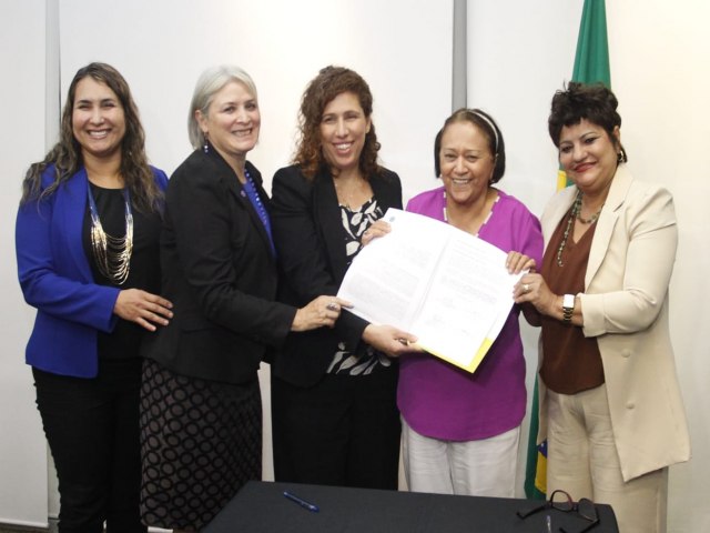 Estado assina acordo para cota em contrataes pblicas para mulheres vtimas de violncia