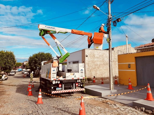 Em seis meses, 10,7 toneladas de cabos irregulares de telecomunicaes foram removidas da rede de energia