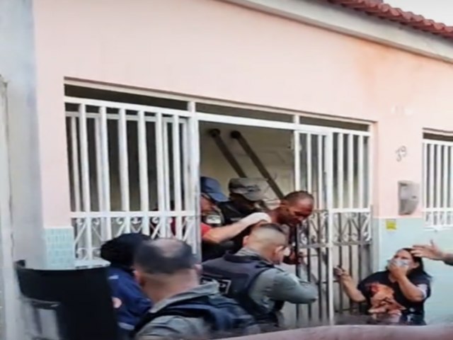 ACUSADO DE FAZER FILHA REFM EM PARELHAS SE ENTREGA A POLCIA APS 4 HORAS DE NEGOCIAO