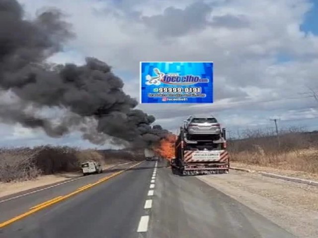 CARRETA CEGONHA EM CHAMAS NA BR 304, PRXIMO A ENTRADA DE SO RAFAEL/RN