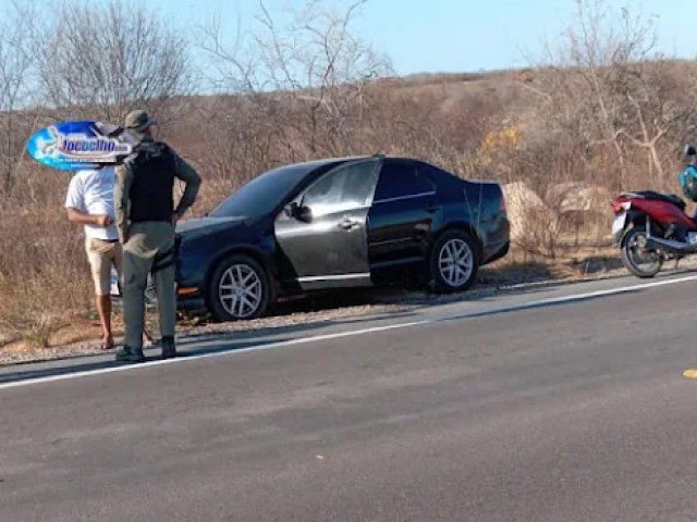 Carro tomado de assalto em Ass  recuperado pela PM na estrada de Para