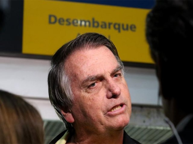 Ministro do TSE condena Bolsonaro  inelegibilidade pela terceira vez