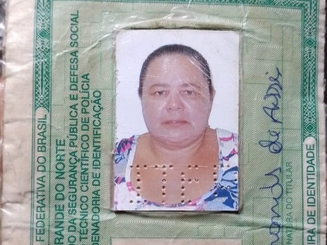 MULHER  MORTA A TIROS NO MEIO DA RUA NA ZONA NORTE DE NATAL