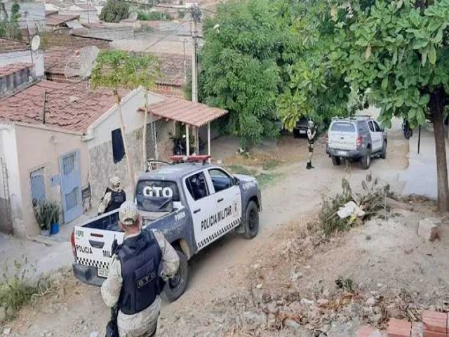 DESCONHECIDO  ASSASSINADO EM CAIC; MORADORES RELATAM TIROTEIO NA ZONA OESTE