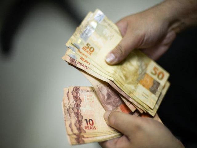 Salrio mnimo deve subir de R$ 1.320 neste ano para R$ 1.412 em 2024