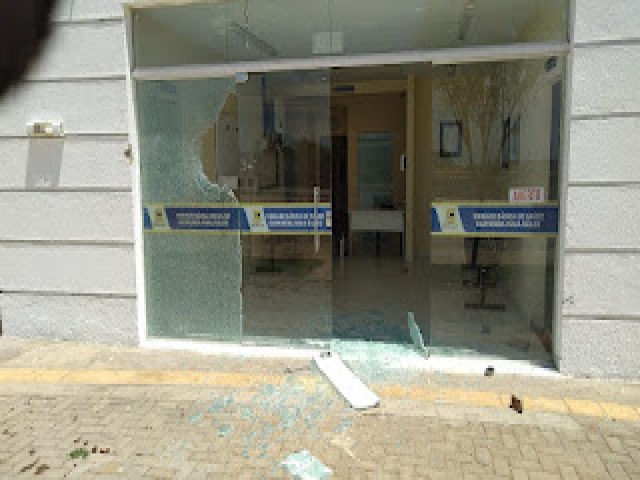 Taboleiro Grande RN: UBS tem porta de vidro quebrada