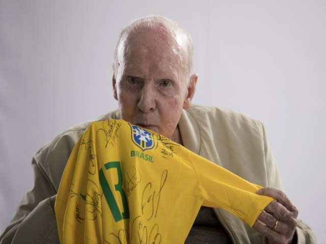 Zagallo sai de cena depois de respirar futebol por 92 anos