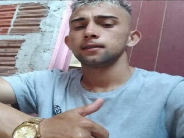 10HOMICIDIO EM MOSSOR 2024: MOTOQUEIRO DIZENDO SER POLICIAL ATIRA E MATA JOVEM DE 21 ANOS NO SANTO ANTNIO