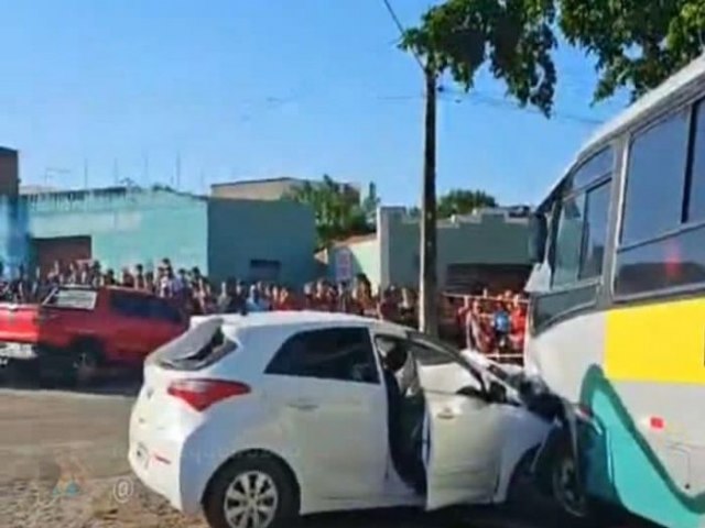 ME E IRM DO CLIENTE DA ADVOGADA BRENDA OLIVEIRA ESTAVAM NO CARRO ATACADO POR CRIMINOSOS EM SANTO ANTNIO