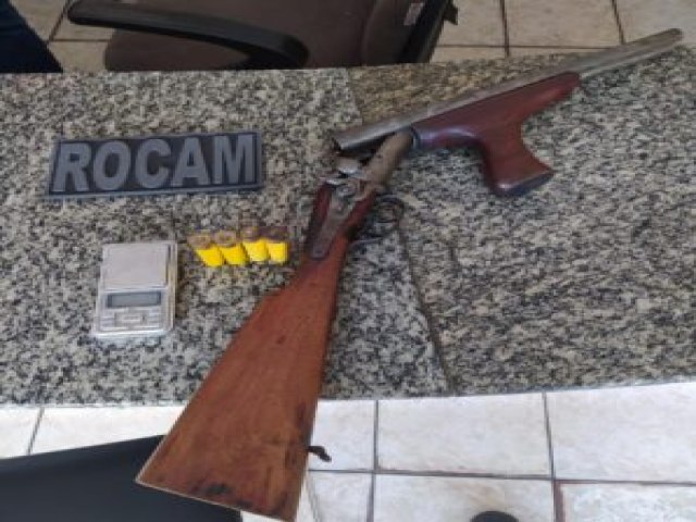 HOMEM  PRESO POR POSSE ILEGAL DE ARMA DE FOGO NO CONJUNTO VINGT ROSADO EM MOSSOR