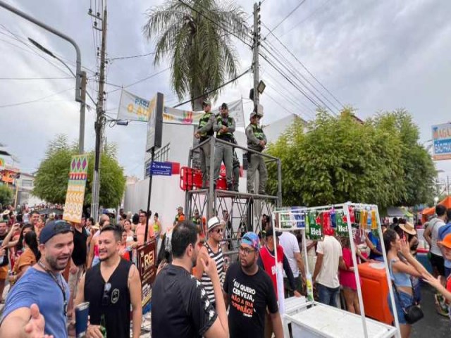 POLCIA MILITAR J TIROU 12 SUSPEITOS DO CORREDOR DA FOLIA EM CAIC E TRABALHO RECEBE ELOGIOS