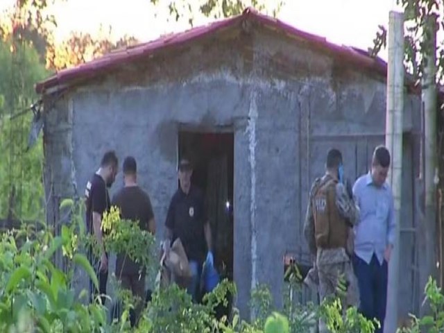 Mossor: Esconderijo usado por foragidos ficava em casa na mata; dono foi preso