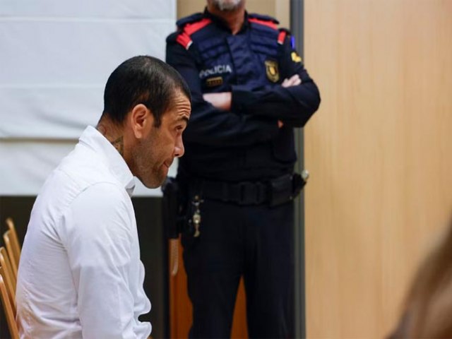 Justia da Espanha d liberdade provisria a Daniel Alves sob fiana de 1 milho de euros
