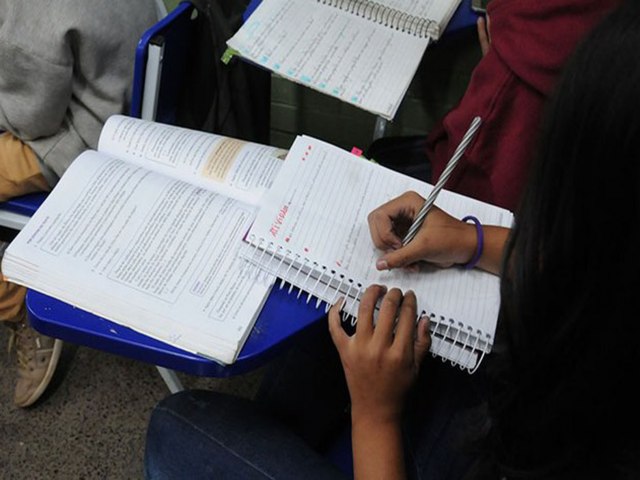 Taxa de analfabetismo teve queda de 1,3% em 2023, diz IBGE