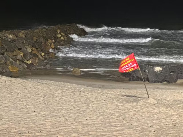 ADOLESCENTE MORRE E OUTRO DESAPARECE APS AFOGAMENTO EM PRAIA DE NATAL