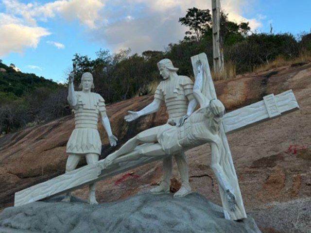 Via Sacra, uma obra histrica na ladeira da Serra do Lima, em Patu