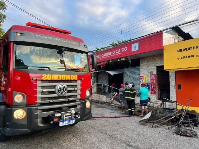 INCNDIO ATINGE MERCADINHO NA ZONA SUL DE NATAL