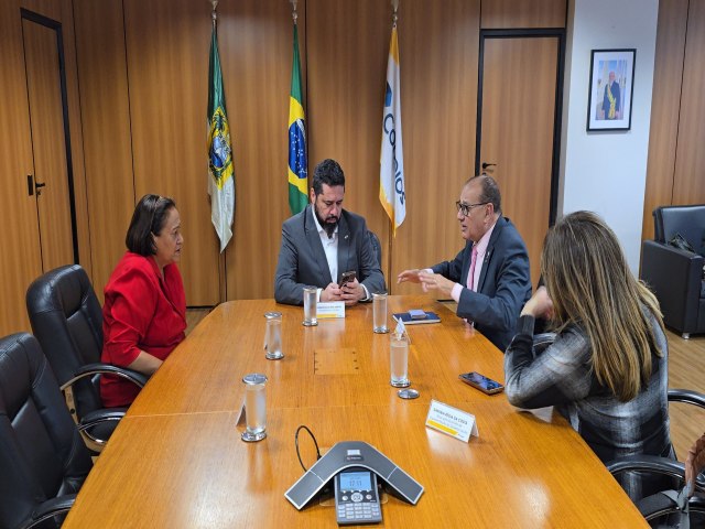 Governadora trata de instalao de Centro de Distribuio Internacional no RN durante reunio em Braslia