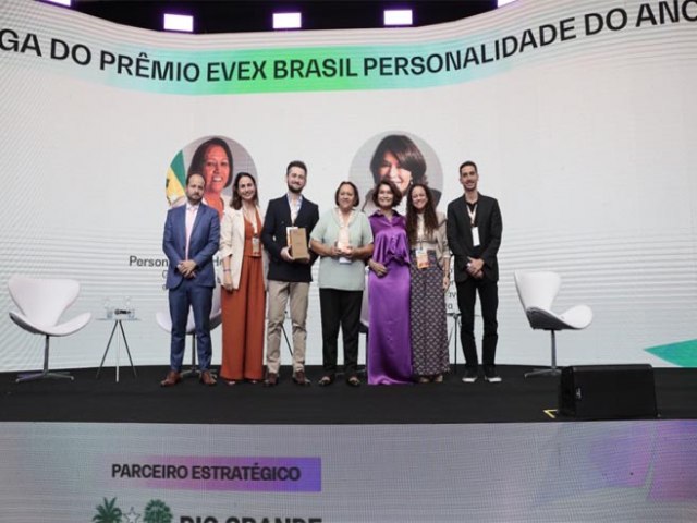 Ftima Bezerra recebe o Prmio EVEx Brasil Personalidade do Ano