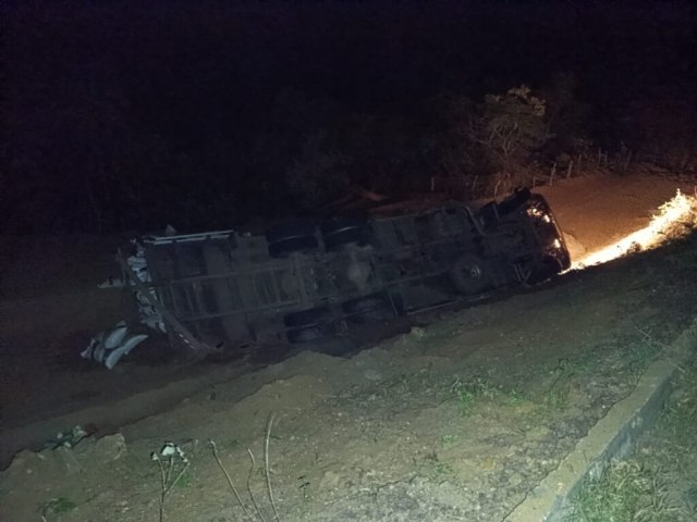 CAMINHO CAPOTA NA DESCIDA DA SERRA ENTRE CURRAIS NOVOS E SO VICENTE