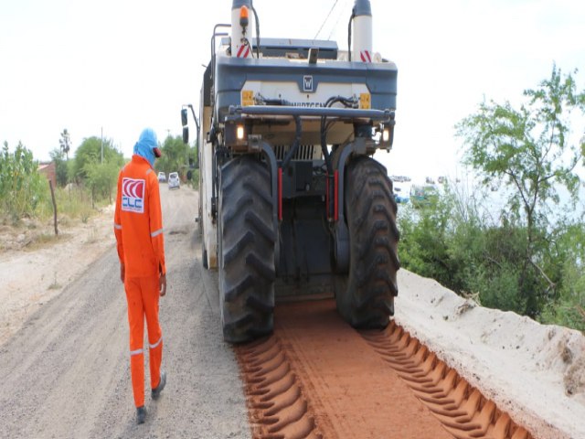 Governo do Estado inicia restaurao da rodovia Tibau-Grossos, na Costa Branca do RN