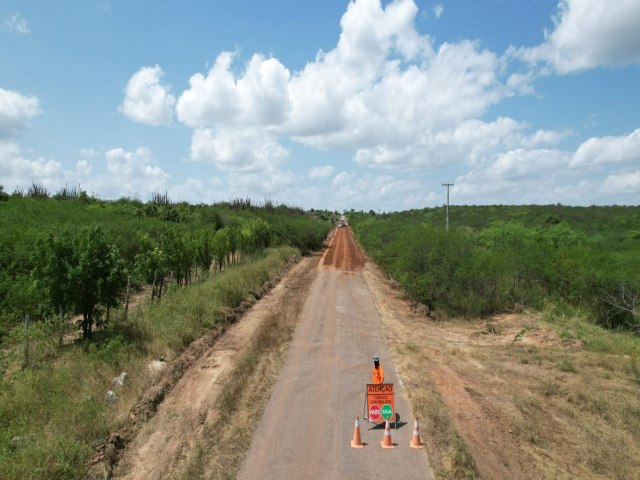 Governo do Estado inicia restaurao de mais uma rodovia no Agreste