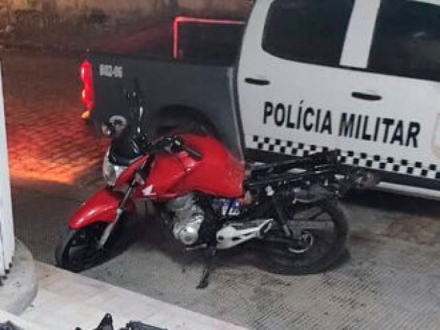 Polcia Militar estoura casa usada para desmanche de motos roubadas e prende suspeito em Mossor