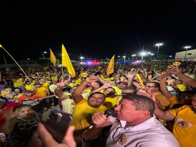 Com a presena do prefeito Lusimar Porfrio, do deputado estadual Dr. Keginaldo, Gisely Porfrio, Ccero Gomes e vereadores, Comit foi inaugurado e uma multido saiu as ruas em passeata