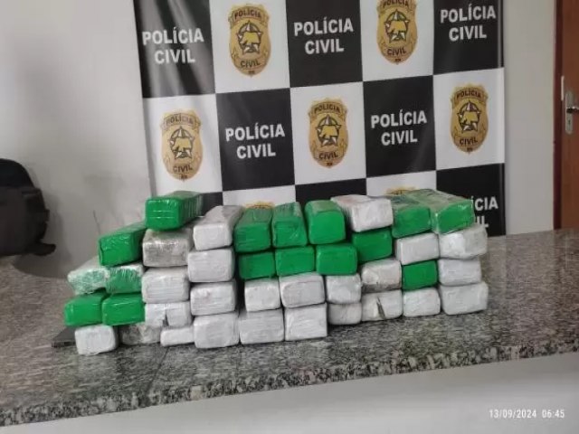 Polcia Civil apreende 38 tabletes de maconha com mulher em Pau dos Ferros