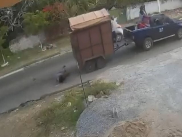 [Vdeo] Homem  atropelado aps cair de reboque na Grande Natal