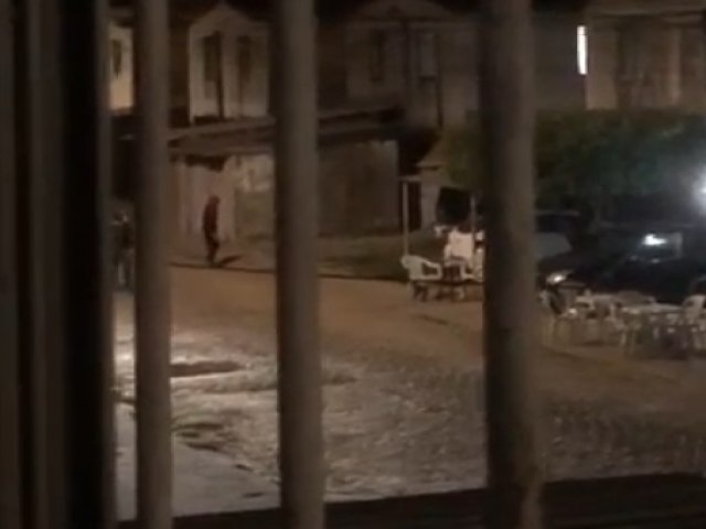 [Vdeo] Noite de terror com homicdio e muitos tiros em Parnamirim