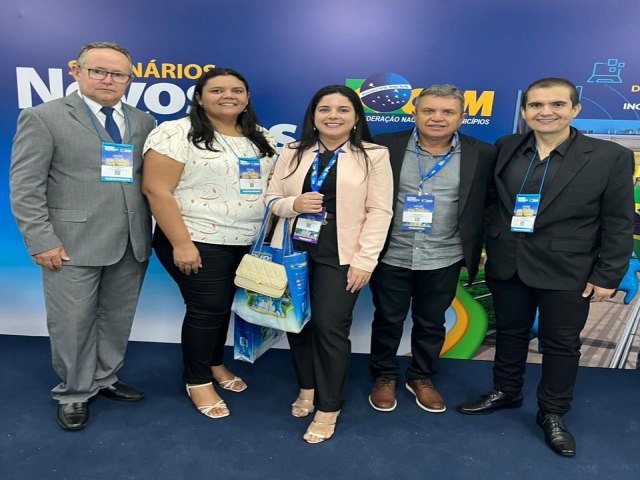 PREFEITO LUSIMAR PORFRIO E EQUIPE ADMINISTRATIVA PARTICIPAM DE SEMINRIO E BUSCAM AVANOS PARA SO FRANCISCO DO OESTE