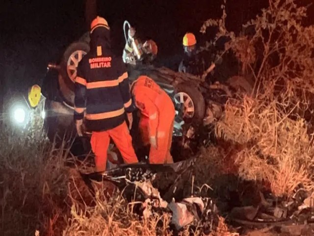 Acidente na RN-316: trs morrem e um fica ferido aps ficarem presos s ferragens de carro