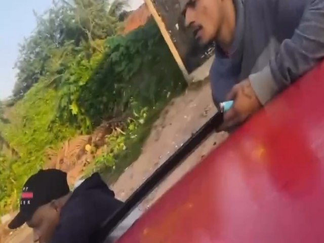 V�deo mostra suspeitos armados fazendo 'ronda' e 'garantindo tranquilidade' em �rea da Grande Natal