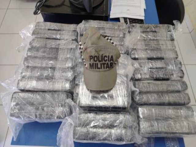 Carga de coca�na avaliada em 2 milh�es de reais � apreendida pela PM em Grossos